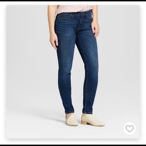 Universal Thread Curvy Skinny Jeans